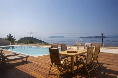 Luxury Meets Nature: Unique Cave Villa in Beautiful Sivota (E)