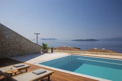 Luxury Meets Nature: Unique Cave Villa in Beautiful Sivota (E)