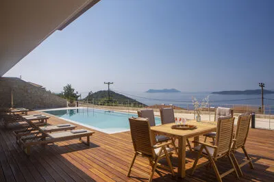 Luxury Meets Nature: Unique Cave Villa in Beautiful Sivota (E)