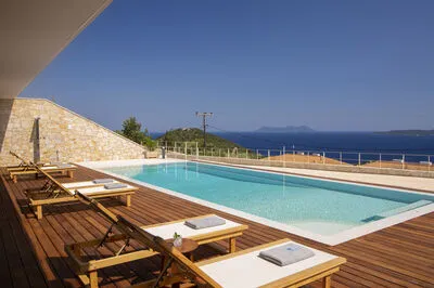 Luxury Meets Nature: Unique Cave Villa in Beautiful Sivota (E)