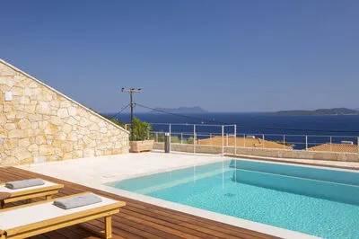 Luxury Meets Nature: Unique Cave Villa in Beautiful Sivota (E)