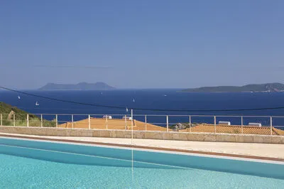 Luxury Meets Nature: Unique Cave Villa in Beautiful Sivota (E)