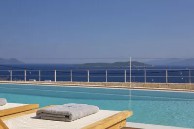 Luxury Meets Nature: Unique Cave Villa in Beautiful Sivota (E)