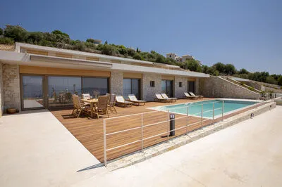 Luxury Meets Nature: Unique Cave Villa in Beautiful Sivota (E)