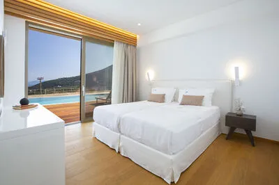 Luxury Meets Nature: Unique Cave Villa in Beautiful Sivota (E)