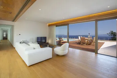 Luxury Meets Nature: Unique Cave Villa in Beautiful Sivota (E)
