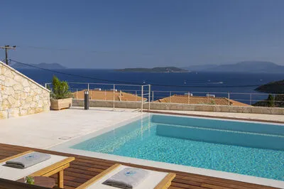 Luxury Meets Nature: Unique Cave Villa in Beautiful Sivota (E)
