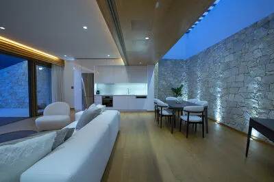 Luxury Meets Nature: Unique Cave Villa in Beautiful Sivota (E)