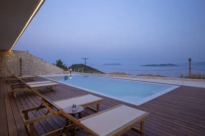 Luxury Meets Nature: Unique Cave Villa in Beautiful Sivota (E)