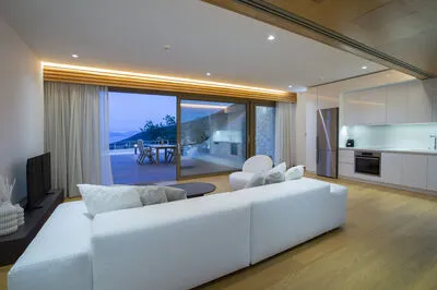 Luxury Meets Nature: Unique Cave Villa in Beautiful Sivota (E)