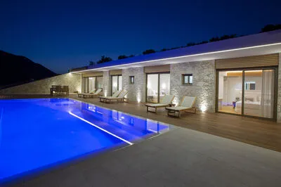 Luxury Meets Nature: Unique Cave Villa in Beautiful Sivota (E)