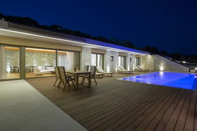 Luxury Meets Nature: Unique Cave Villa in Beautiful Sivota (E)