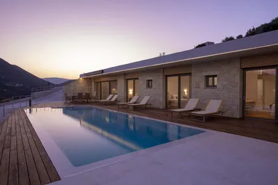 A Hidden Gem: Unique Cave Villa with High-End Amenities in Sivota (K)