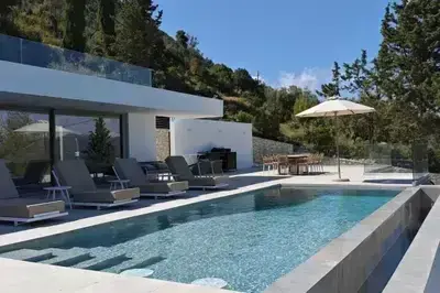Blue Breeze brand new luxury villa with Infinity Pool & Stunning Sea View 
