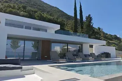 Blue Breeze brand new luxury villa with Infinity Pool & Stunning Sea View 