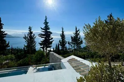 Blue Breeze brand new luxury villa with Infinity Pool & Stunning Sea View 