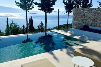 Blue Breeze brand new luxury villa with Infinity Pool & Stunning Sea View 