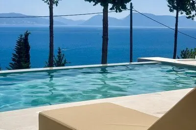 Blue Breeze brand new luxury villa with Infinity Pool & Stunning Sea View 