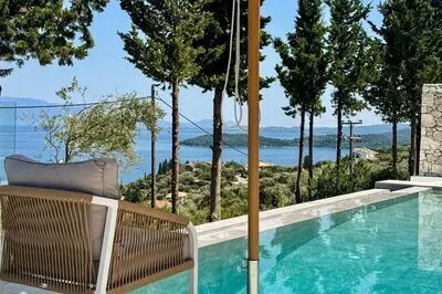 Nagelneue Luxusvilla mit Infinity-Pool und Atemberaubendem Meerblick