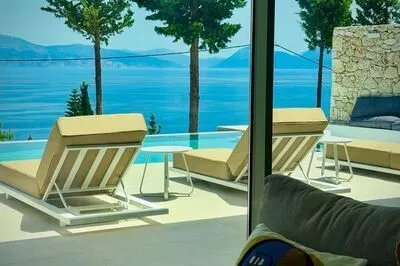 Blue Breeze brand new luxury villa with Infinity Pool & Stunning Sea View 