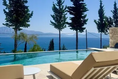 Blue Breeze brand new luxury villa with Infinity Pool & Stunning Sea View 