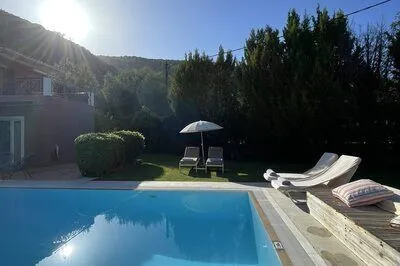 Stunning Poolside Retreat 2, Steps from Mikros Gialos Beach