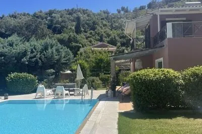 Stunning Poolside Retreat 2, Steps from Mikros Gialos Beach