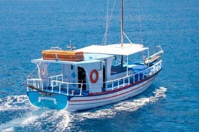 Private Wooden Boat Cruise in Lefkada – Explore the best spots!