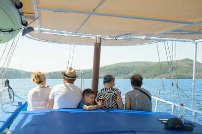 Private Wooden Boat Cruise in Lefkada – Explore the best spots!