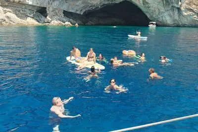 Private Wooden Boat Cruise in Lefkada – Explore the best spots!