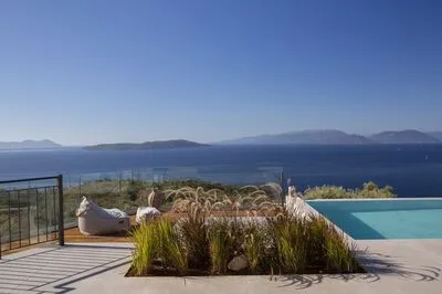 Chic contemporary brand new villa Cloud Nine w/t panoramic seaviews