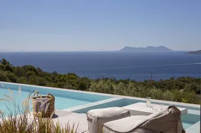 Chic contemporary brand new villa Cloud Nine w/t panoramic seaviews