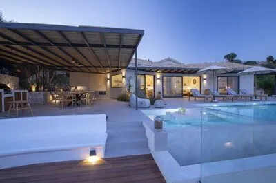 Chic contemporary brand new villa Cloud Nine w/t panoramic seaviews
