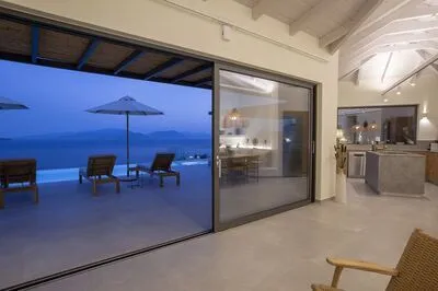 Chic contemporary brand new villa Cloud Nine w/t panoramic seaviews