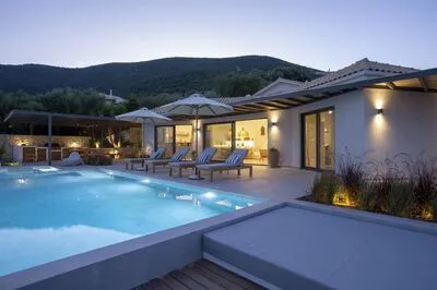 Chic contemporary brand new villa Cloud Nine w/t panoramic seaviews