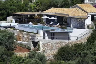Chic contemporary brand new villa Cloud Nine w/t panoramic seaviews