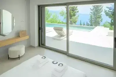 Blue Breeze brand new luxury villa with Infinity Pool & Stunning Sea View 