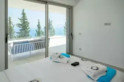 Blue Breeze brand new luxury villa with Infinity Pool & Stunning Sea View 