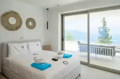 Blue Breeze brand new luxury villa with Infinity Pool & Stunning Sea View 