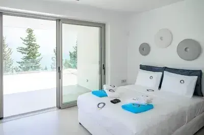 Blue Breeze brand new luxury villa with Infinity Pool & Stunning Sea View 
