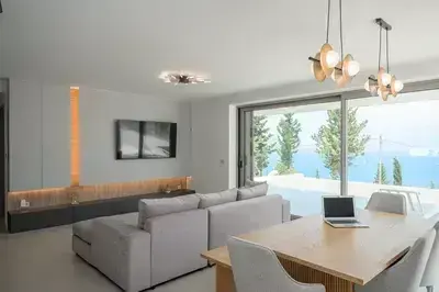 Luxury Villa Oasis – Private 14m Infinity Pool & High-End Luxury
