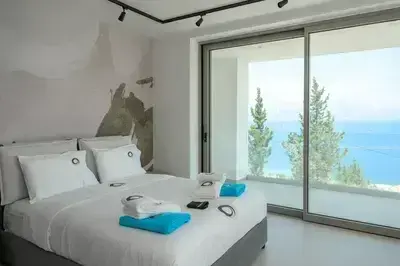 Luxury Villa Oasis – Private 14m Infinity Pool & High-End Luxury