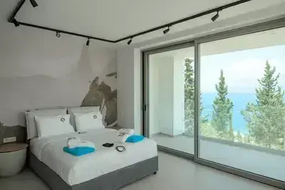 Luxury Villa Oasis – Private 14m Infinity Pool & High-End Luxury
