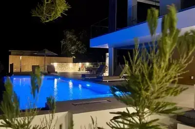 Luxury Villa Oasis – Private 14m Infinity Pool & High-End Luxury
