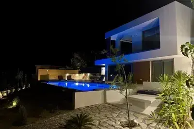 Luxury Villa Oasis – Private 14m Infinity Pool & High-End Luxury