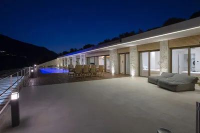 Luxury Villa with infinity Pool & Stunning Ionian Panorama (Θ)