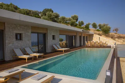 2S villa Theta Θ second photo of the rental