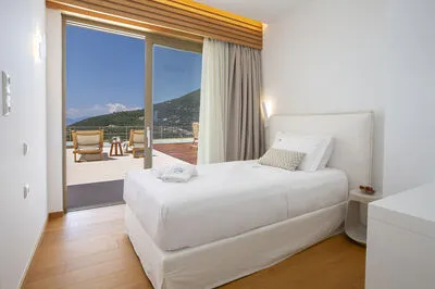 Luxury Cave Villa for 12 with Infinity Pool & Ionian Views (Δ)