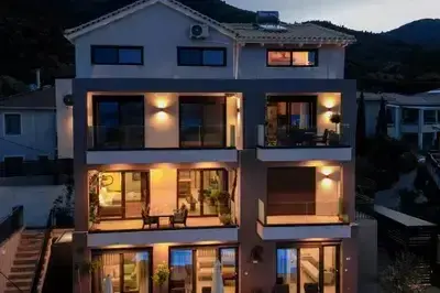 Modern two level Suite 5 with Sea view