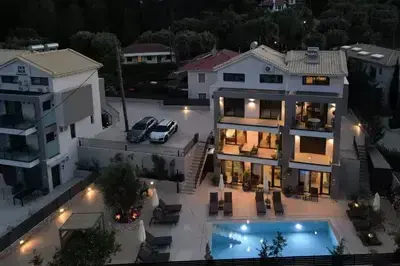 Modern two level Suite 5 with Sea view